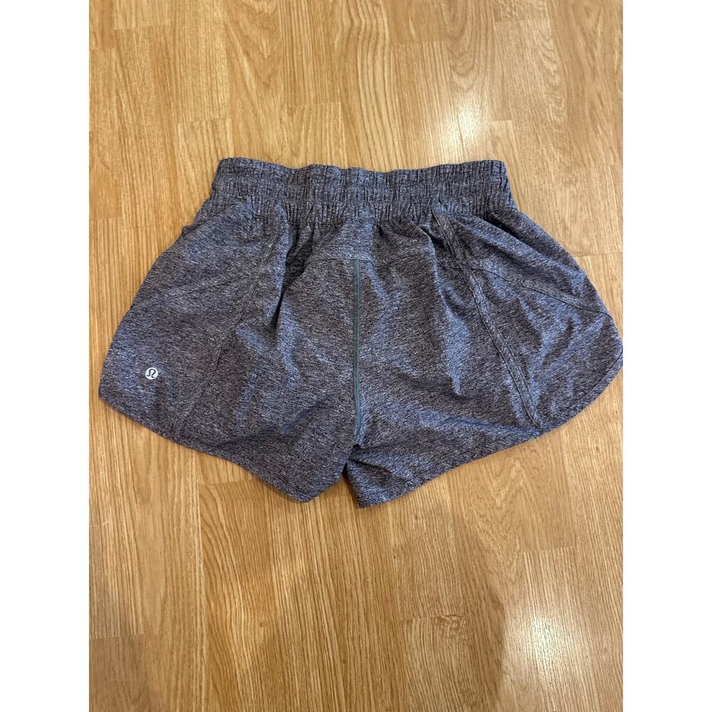 Lululemon Women’s Tracker Short V 4”, Size 8 - Picture 5 of 7